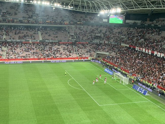  马赛客场不敌弱旅,球迷抗议管理层引震动  