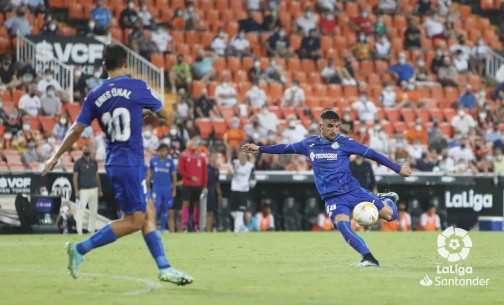  奎维利鲁普攻势如潮，狂轰滥炸终取开门红