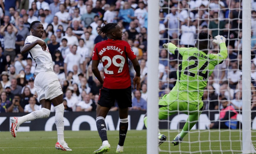  佛罗伦萨定位球防守严密，化解多次险情保平局